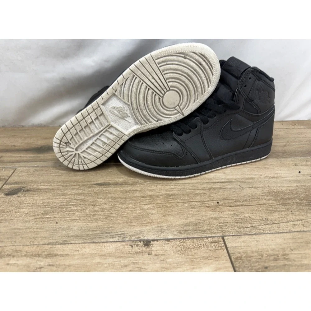 Nike Air Jordan 1 Retro High Triple Black Kids Shoes 575441-002 Size 6Y